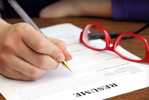 简历筛选（两周之内）
不合格的简历会进入公司人才库。（注：一个月内无面试通知，则视为暂不适合该职位，但简历会保留到公司人才库中，有合适职位另行通知面试。）